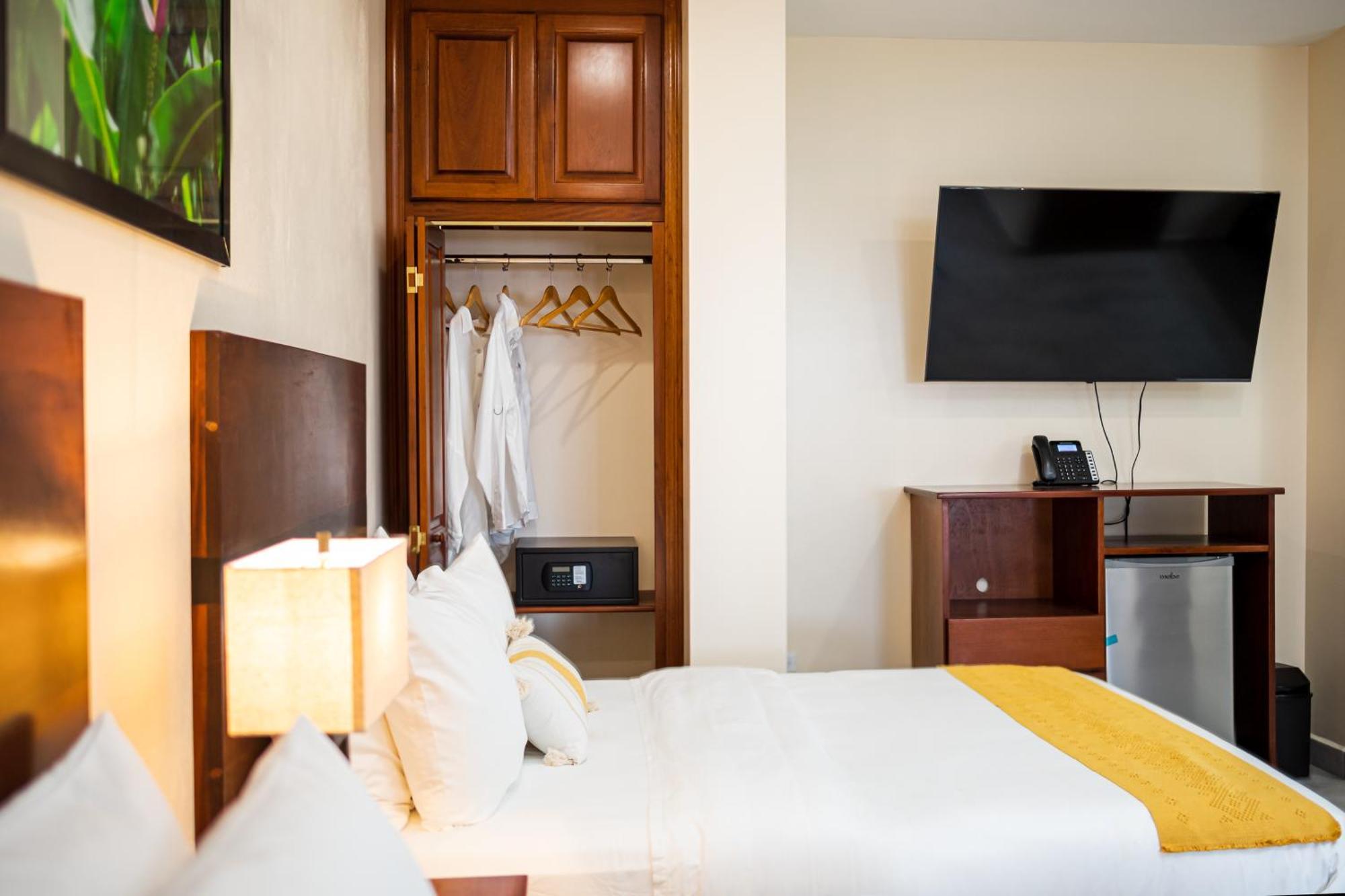 The West House Boutique Hotel Сан-Игнасио Экстерьер фото